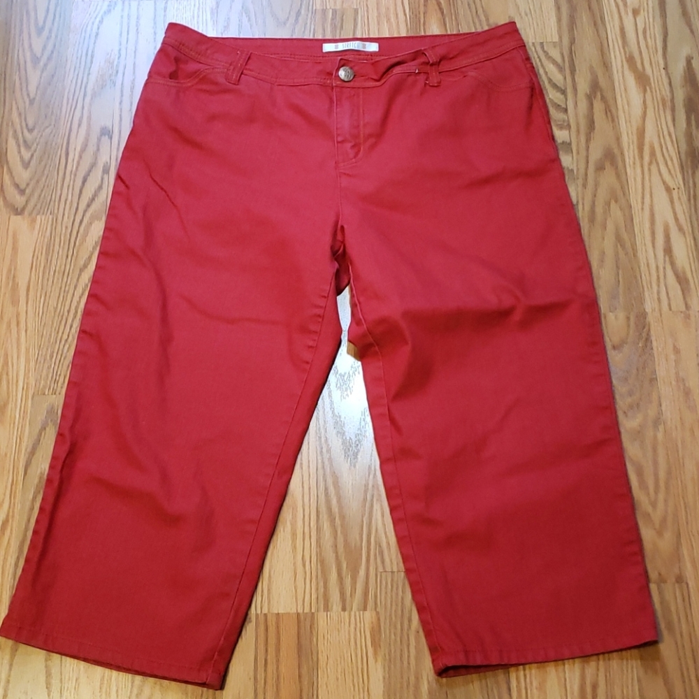 16P Bill Blass stretch Capris, Red